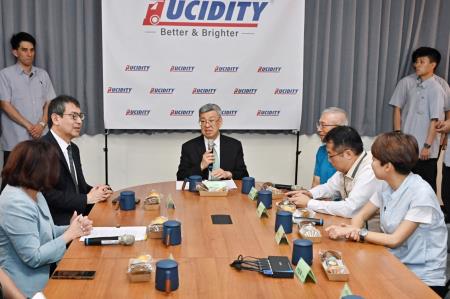 劉副執行長陪同院長前往臺南市璨揚企業股份有限公司（Lucidity）參訪