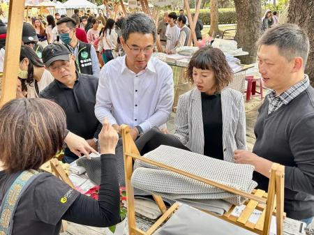 「2023雲林巾彩耕地藝術節」精彩閉幕，吸睛大型毛巾動物玩偶落腳虎尾鎮立幼兒園