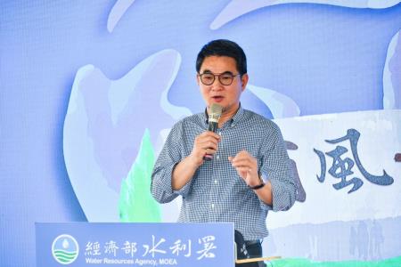 執行長陪同院長前往雲林縣實地視察「濁水溪河川揚塵防制改善成果」及第六屆政府服務獎「雲林縣環保局-轉廢為能，垃圾全循環專案」成果