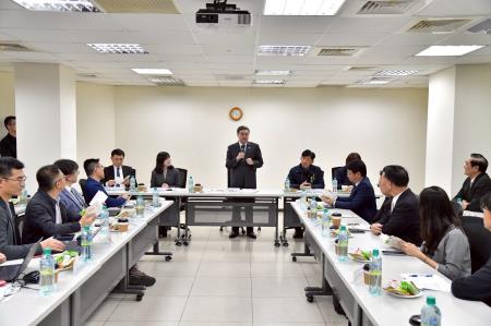 執行長劉米山陪同院長卓榮泰前往臺南市經濟部南臺灣創新園區與汽車產業代表展開座談2