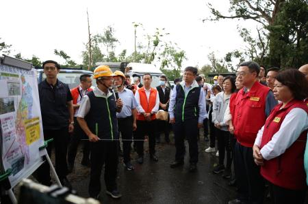 副執行長李碧菁陪同行政院長卓榮泰視察嘉義市電力復原情形