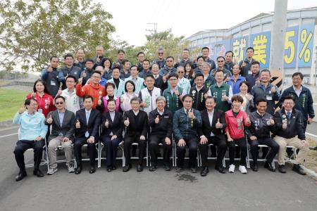「三爺溪中下游治理工程竣工典禮」並視察三爺溪排水治理工程(圖片來源:台南市政府)