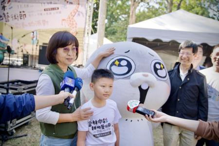 「2023雲林耕地巾彩藝術節」虎尾同心公園盛大開幕，巾彩動物派對閃亮登場