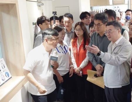 副執行長陳怡帆陪同行政院長卓榮泰前往雲林縣視察「斗南鎮農會精米工場公糧儲備情形」