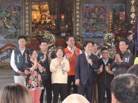 執行長劉米山陪同總統賴清德前往台南市白河店仔口福安宮參香暨揭匾
