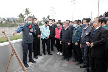 「三爺溪中下游治理工程竣工典禮」並視察三爺溪排水治理工程(圖片來源:台南市政府)