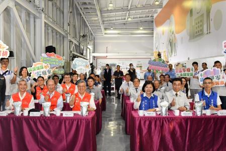 執行長陪同院長前往雲林縣實地視察「濁水溪河川揚塵防制改善成果」及第六屆政府服務獎「雲林縣環保局-轉廢為能，垃圾全循環專案」成果