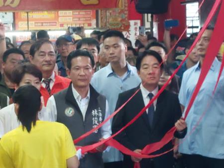 執行長劉米山陪同總統賴清德前往臺南「新營太子宮」參香暨揭匾