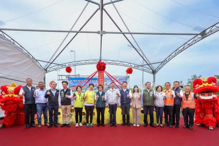 副執行長李碧菁陪同院長卓榮泰出席「國道8號台南系統交流道改善及跨南133線路口立體化工程」動土祈福典禮