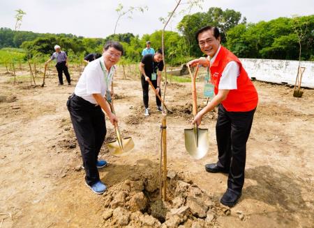 執行長劉米山出席「微水力發電共管計畫簽署暨ESG植樹生態共學活動」