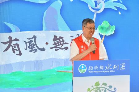 執行長陪同院長前往雲林縣實地視察「濁水溪河川揚塵防制改善成果」及第六屆政府服務獎「雲林縣環保局-轉廢為能，垃圾全循環專案」成果