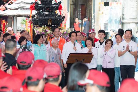 執行長劉米山和副執行長李碧菁陪同總統賴清德出席「嘉義城隍廟城隍夜巡諸羅城遶境活動」