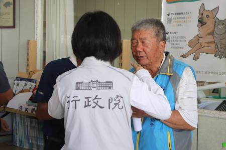 副執行長李碧菁陪同副總統蕭美琴前往嘉義縣勘災、關心養殖漁業災情及慰問台電人員