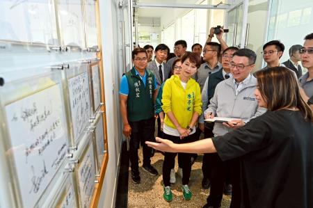 執行長劉米山陪同行政院長卓榮泰前往臺南市參訪「岸內影視基地」
