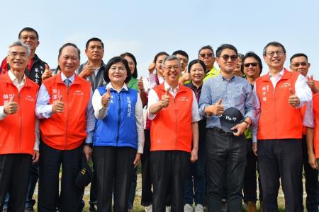 執行長陪同院長前往雲林縣實地視察「濁水溪河川揚塵防制改善成果」及第六屆政府服務獎「雲林縣環保局-轉廢為能，垃圾全循環專案」成果