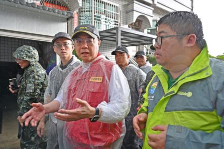 李副執行長及陳副執行長陪同院長視察嘉義、雲林颱風災情