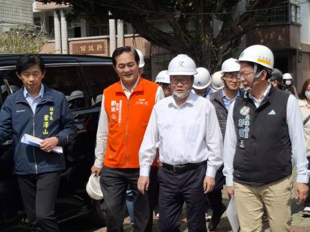 執行長劉米山前往臺南市楠西國中瞭解校舍受損情形