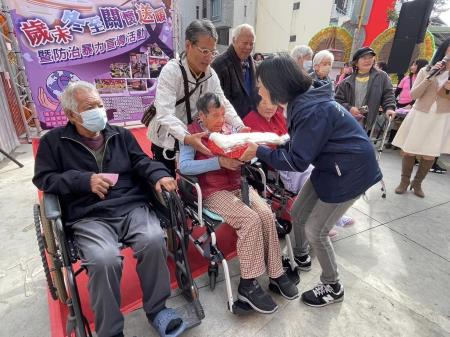 副執行長李碧菁出席「歲末冬至、關懷送暖暨防治暴力宣導活動」