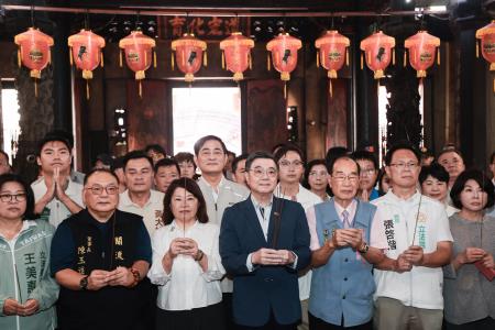執行長劉米山陪同院長卓榮泰出席嘉義市城隍廟「城隍晉袍冠、夜巡諸羅城起駕」盛典4