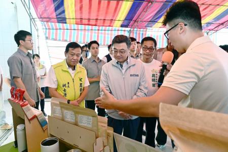 執行長劉米山陪同院長卓榮泰前往雲林縣訪視「福運稻農產品初級加工場」4