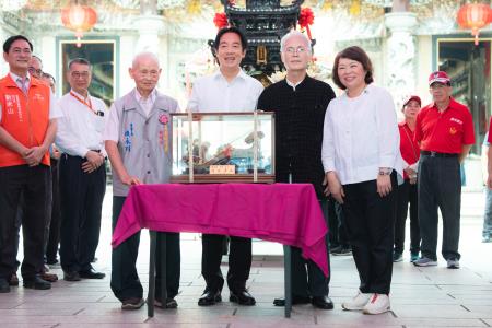 執行長劉米山和副執行長李碧菁陪同總統賴清德出席「嘉義城隍廟城隍夜巡諸羅城遶境活動」