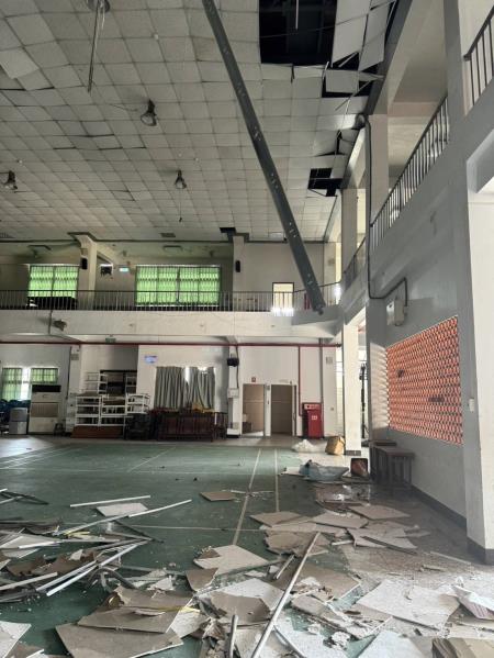 執行長劉米山前往臺南市楠西國中瞭解校舍受損情形