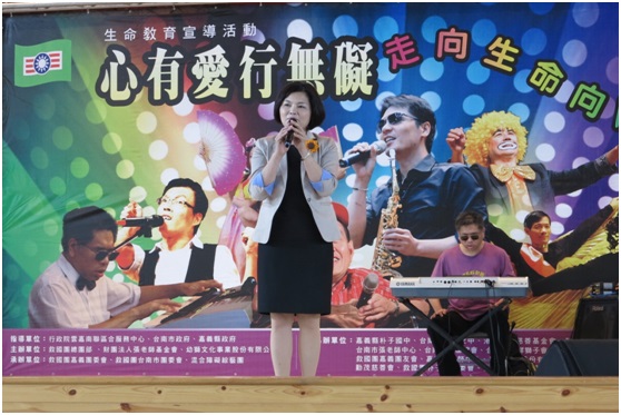 張麗善執行長參加「混障綜藝團」朴子國中生命宣導教育