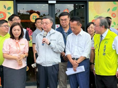 副執行長李碧菁陪同行政院長卓榮泰前往嘉義縣番路鄉農會視察冷鏈運用及新廠規劃情形