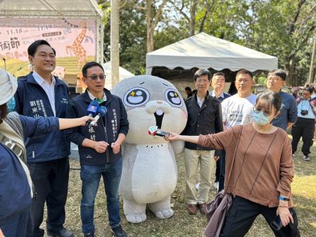「2023雲林耕地巾彩藝術節」虎尾同心公園盛大開幕，巾彩動物派對閃亮登場
