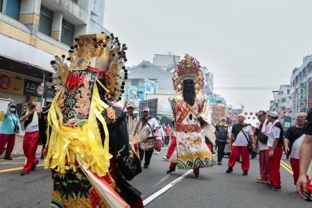執行長劉米山陪同院長卓榮泰出席嘉義市城隍廟「城隍晉袍冠、夜巡諸羅城起駕」盛典6