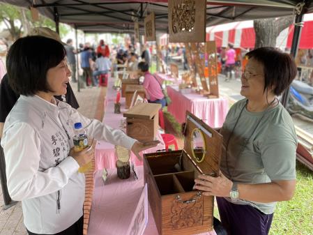 副執行長李碧菁出席「歲末敬老送愛心及節能減碳宣導暨社區媽媽園遊會」活動