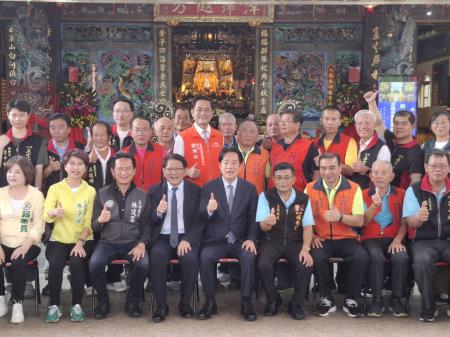 執行長劉米山陪同總統賴清德前往台南市白河店仔口福安宮參香暨揭匾