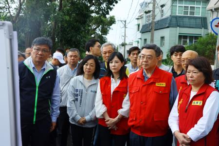 副執行長李碧菁陪同行政院長卓榮泰視察嘉義市電力復原情形