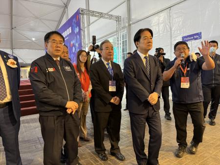 執行長劉米山和副執行長陳怡帆陪同總統賴清德出席「2025亞太蘭花會議暨臺灣國際蘭展」