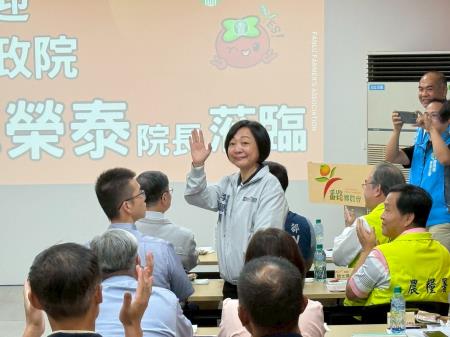 副執行長李碧菁陪同行政院長卓榮泰前往嘉義縣番路鄉農會視察冷鏈運用及新廠規劃情形