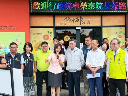 副執行長李碧菁陪同行政院長卓榮泰前往嘉義縣番路鄉農會視察冷鏈運用及新廠規劃情形
