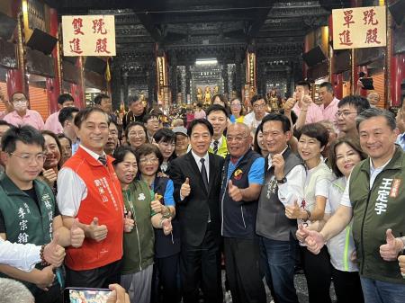 執行長劉米山陪同總統賴清德前往臺南「新營太子宮」參香暨揭匾