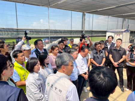 副執行長李碧菁陪同行政院長卓榮泰前往嘉義縣朴子市視察民宅災後復建修繕情形及鹿草鄉視察農業設施溫網室重建情形