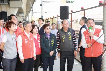 視察國道8號及南133路口立體化工程