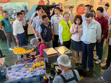 副執行長李碧菁陪同行政院長卓榮泰前往嘉義縣番路鄉農會視察冷鏈運用及新廠規劃情形