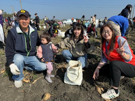 副執行長陳怡帆出席「台電雲林區處盛大舉辦地瓜節活動 採收水林地瓜 與農民香甜迎春」