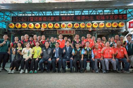 執行長劉米山陪同總統賴清德前往台南市白河店仔口福安宮參香暨揭匾
