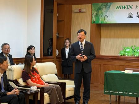 副執行長陳怡帆出席「HIWIN NFU智慧製造研發暨人才培育中心」揭牌儀式4