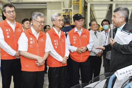 執行長陪同院長前往雲林縣實地視察「濁水溪河川揚塵防制改善成果」及第六屆政府服務獎「雲林縣環保局-轉廢為能，垃圾全循環專案」成果