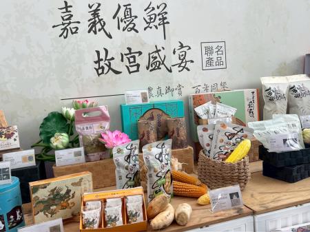 副執行長李碧菁出席嘉義縣政府與故宮博物院攜手推出全新聯名中秋禮盒開箱記者會
