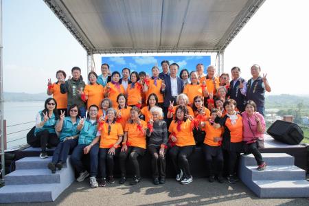 副執行長李碧菁出席仁義潭陶藝作品「樂山樂水」揭幕6