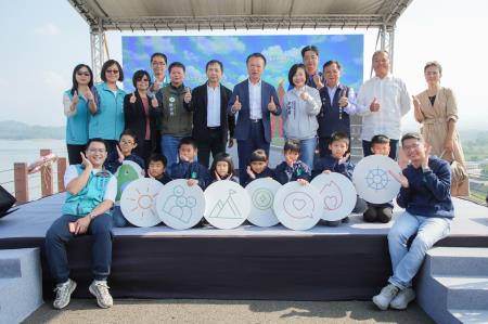 副執行長李碧菁出席仁義潭陶藝作品「樂山樂水」揭幕7