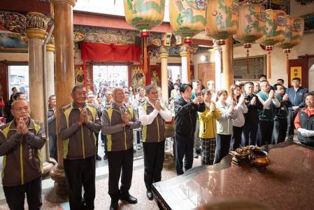 副執行長陳怡帆陪同賴清德總統參加雲林縣「西螺吳厝朝興宮」參香祈福暨致贈匾額「慈雲吐澤」