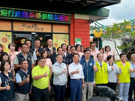 副執行長李碧菁陪同行政院長卓榮泰前往嘉義縣番路鄉農會視察冷鏈運用及新廠規劃情形