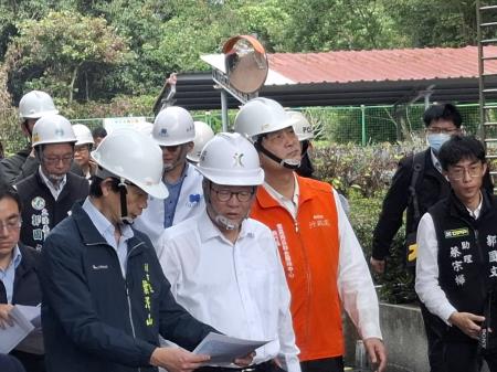 執行長劉米山前往臺南市楠西國中瞭解校舍受損情形